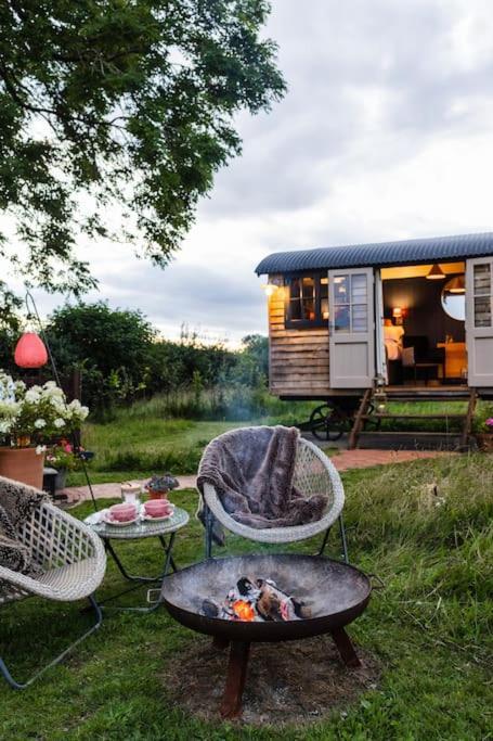 Toadland Shepherd Huts Durham Exterior foto