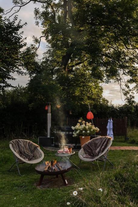 Toadland Shepherd Huts Durham Exterior foto
