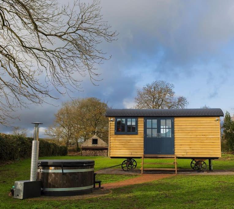 Toadland Shepherd Huts Durham Exterior foto